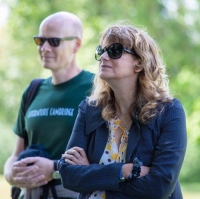 Ara_and_Steven_watching_actor